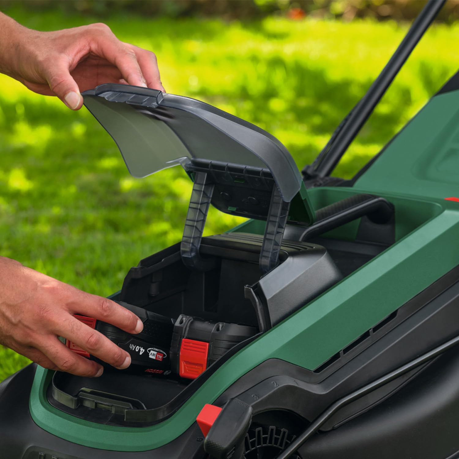 Bosch Akku-Rasenmäher ROTAK18V2-38 (Schnittbreite: 38 cm, Schnitthöhe: 30-75 mm, 40 l Stoff-Grasfangkorb, Mulchstopfen, inkl. 2 x 18V Akku und Ladegerät)
